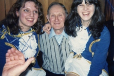 1983-Dansmarietjes-Marianne-en-Mieke-Wevers-bij-Doris-van-Dijk