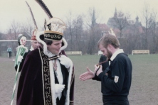 1984-Prins-Karel-Aftrap-voetbalwedstrijd-Vitesse-01
