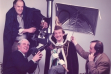 1985-Bombakkes-Prins-Chris2-Fotos-maken-bij-Bosten