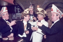 1985-Prins-Chris-den-Urste-met-bestuur