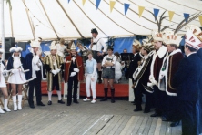 1985-Prinsen-uitgenodigd-bij-Ossebraadfeest-Maskotters-Ottersum-03