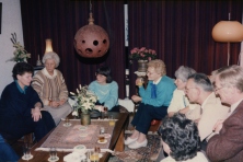 1986-Buurtgenoten-op-bezoek-bij-Prins-Piet-dn-Urste