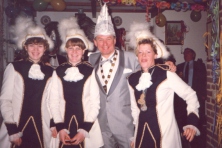 1988-Bombakkes-Prins-Pierre1-met-Dansmarietjes