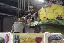 2002-Bombakkes-Optocht-Bouwen-wagen-Vriendengroep-Davy-Goertz-11