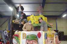 2002-Bombakkes-Optocht-Bouwen-wagen-Vriendengroep-Davy-Goertz-25