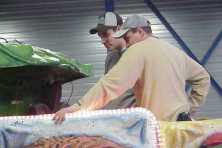 2002-Bombakkes-Optocht-Bouwen-wagen-Vriendengroep-Davy-Goertz-38