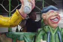 2002-Bombakkes-Optocht-Bouwen-wagen-Vriendengroep-Davy-Goertz-45