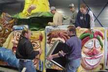 2002-Bombakkes-Optocht-Bouwen-wagen-Vriendengroep-Davy-Goertz-67