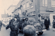 1950er-jaren-Carnavalsoptocht-Buurtvereniging-Picardie-Dores-