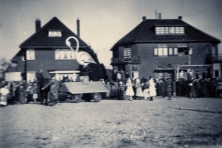 1950er-jaren-Carnavalsoptocht-Emmastraat-Wilhelminaplein