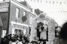 1950er-jaren-Carnavalsoptocht-Zandstraat-02