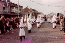 1960er-jaren-Bombakkes-Carnavalsoptocht-Drumband-