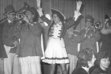 1960er-jaren-Bombakkes-Hofkapel-Tanzmarietschen-Truus-Sluiters-02