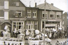1_1970er-jaren-Bombakkes-Carnavalsoptocht-05