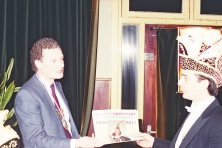 1982-Bombakkes-Uitreiking-Bombakkeskrant-02