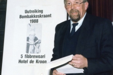 1988-Bombakkes-Uitreiking-Bombakkeskrant-02
