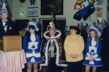 1997-Bombakkeskrantuitreiking-04