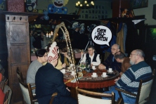 1997-Bombakkeskrantuitreiking-27