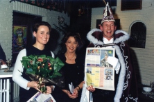 1999-Bombakkeskrantuitreiking-02