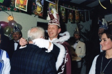 1999-Bombakkeskrantuitreiking-03