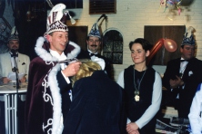 1999-Bombakkeskrantuitreiking-08