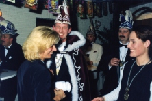 1999-Bombakkeskrantuitreiking-09