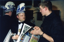 1999-Bombakkeskrantuitreiking-11