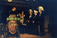 2001-Bombakkes-Krantuitreiking-en-CD-Precentatie-03