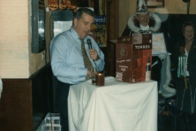 2006-Bombakkeskrantuitreiking-02