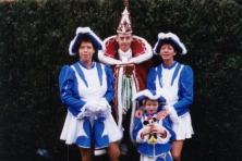 2002-Prins-Bas-dn-Urtse-met-Dansmarietjes-Mam-Zus-en-Nichtje-02