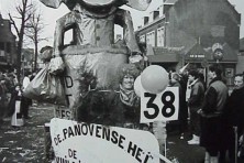 1983-Bombakkes-Carnavalsoptocht-09