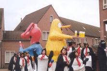 2000-Bombakkes-Carnavaloptocht-Vriendengroep-Davy-Goertz-01