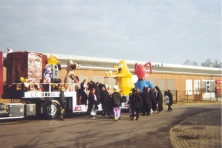 2000-Bombakkes-Carnavaloptocht-Vriendengroep-Davy-Goertz-03
