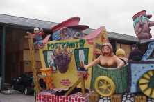 2001-Bombakkes-Carnavalsoptocht-Vriendengroep-Davy-Goertz-07