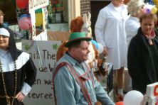 2003-Bombakkes-Carnavalsoptocht-gezien-vanaf-Ex-Prinsenwagen-14