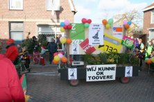 2006-Bombakkes-Carnavalsoptocht-in-de-Steendalerstraat-010