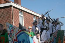 2006-Bombakkes-Carnavalsoptocht-in-de-Steendalerstraat-032