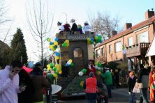 2006-Bombakkes-Carnavalsoptocht-in-de-Steendalerstraat-084