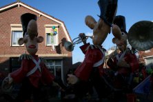 2006-Bombakkes-Carnavalsoptocht-in-de-Steendalerstraat-110