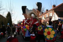 2006-Bombakkes-Carnavalsoptocht-in-de-Steendalerstraat-111