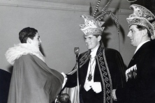 1967-Bombakkes-Prinsenreceptie-Medaille-voor-Jeugdprins-Henk-dn-Derde-02
