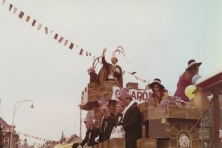 1976-Bombakkes-Carnavalsoptocht-00b