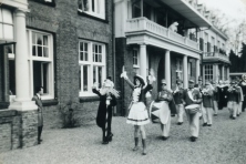 1961-Bombakkes-Prins-Hans-Bezoek-Ex-Prins-Wim-in-Sanatorium-06