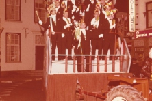 1974-Bombakkes-Ontvangst-Stadhuis-Prins-Jo1-Sleuteloverdracht-01