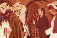 1974-Bombakkes-Ontvangst-Stadhuis-Prins-Jo1-Sleuteloverdracht-03