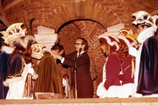 1974-Bombakkes-Ontvangst-Stadhuis-Prins-Jo1-Sleuteloverdracht-04