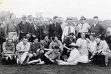 1947-mei-Carnavalsgroep-op-Sportpark-de-Groes