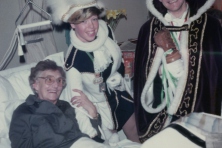 1985-Bombakkes-Ziekenbezoek-03