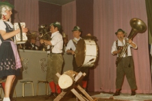 1981-Bombakkes-Zitting-Holzhacker-03